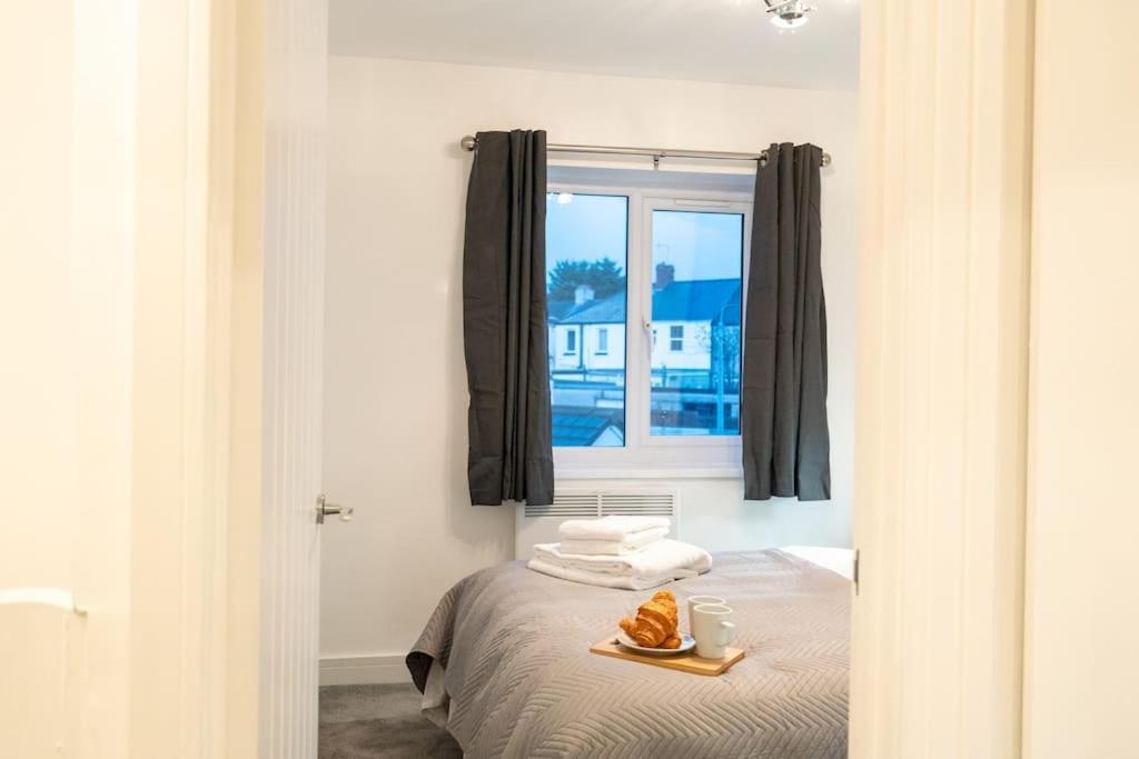 The Mews, Amazing 2 Bedroom Excellent Location, Parking, Perfect For Contractors Сasa de vacaciones *
